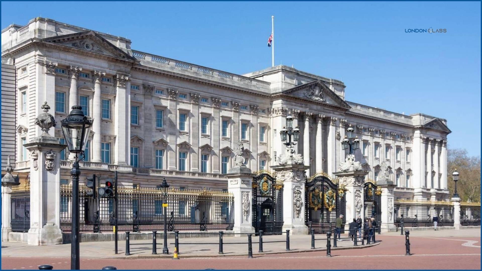 Buckingham Palace on a sunny day with clear blue sky
